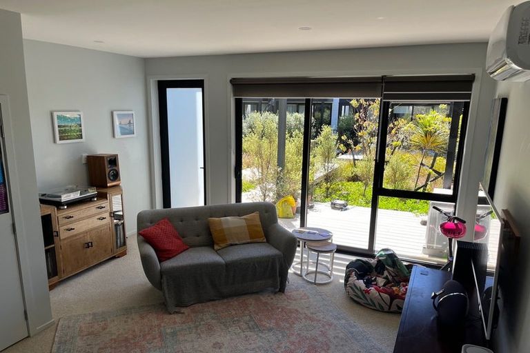 Photo of property in 4b Nerita Place, Long Bay, Auckland, 0630