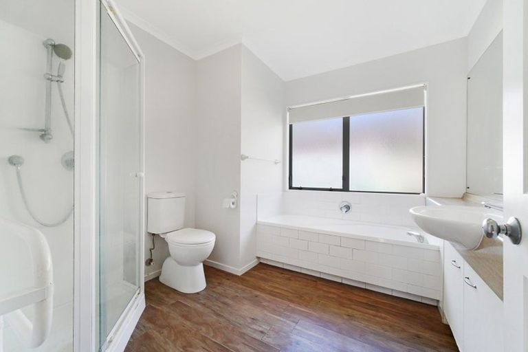 Photo of property in 2 Hillwell Drive, Henderson, Auckland, 0612