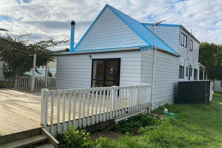 Photo of property in 1/7 Banksia Place, Goodwood Heights, Auckland, 2105