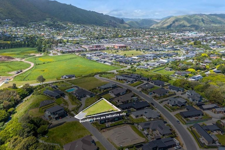 Photo of property in 10 Piwakawaka Way, Waikanae, 5036