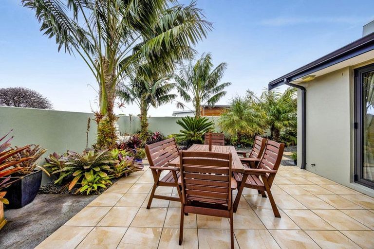 Photo of property in 19 Dolphin Parade, Bell Block, New Plymouth, 4312