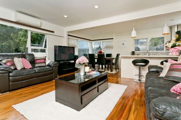 Photo of property in 18 Bentley Avenue, Glenfield, Auckland, 0629