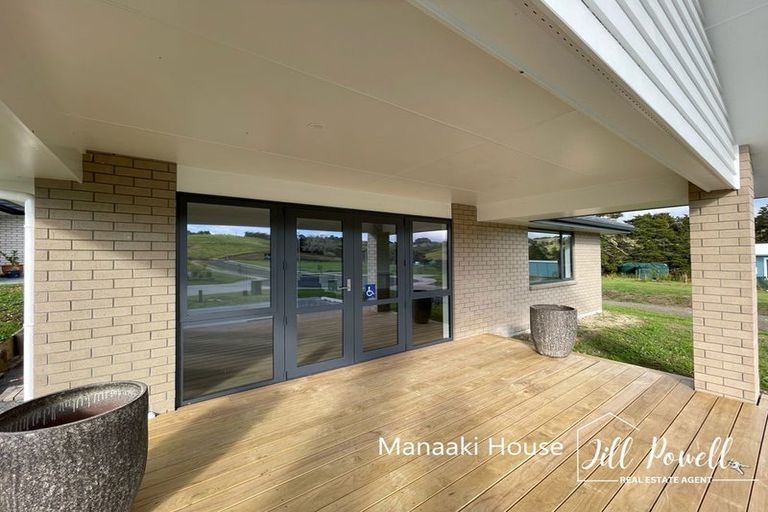 Photo of property in 1 Manaaki Circle, Paparoa, 0571