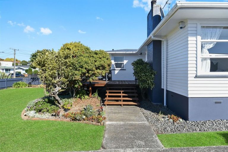 Photo of property in 16 Manapouri Place, Glenview, Hamilton, 3206