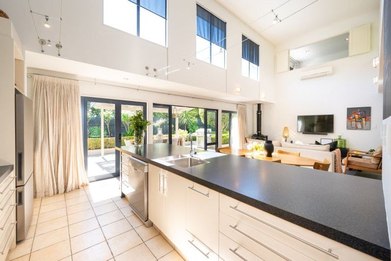 Photo of property in 11 Woodford Heights, Havelock North, 4130