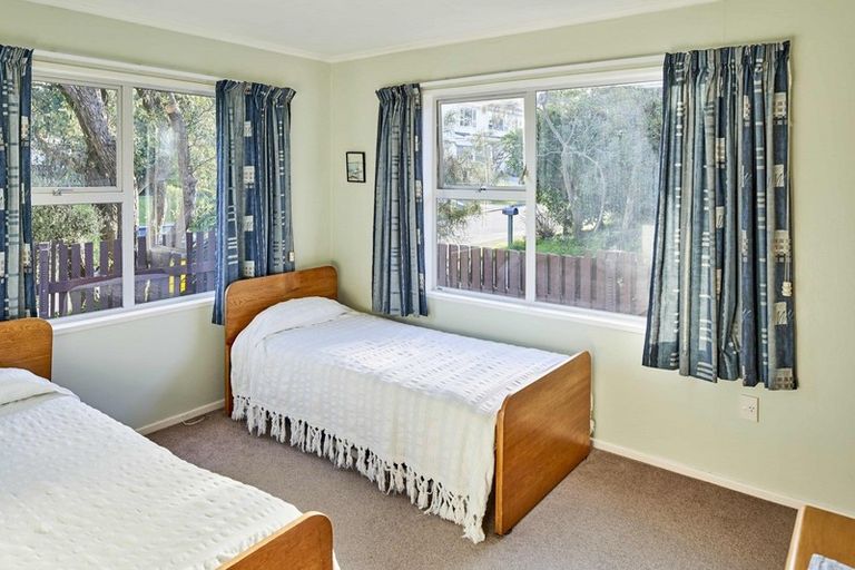 Photo of property in 105 Kahu Road, Paremata, Porirua, 5024