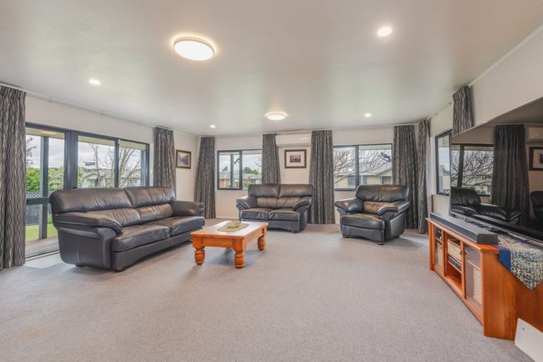 Photo of property in 77 Rhodes Drive, Kelvin Grove, Palmerston North, 4414