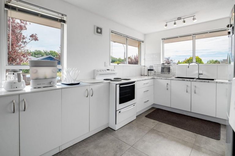 Photo of property in 1/57 Sarabande Avenue, Redwood, Christchurch, 8051