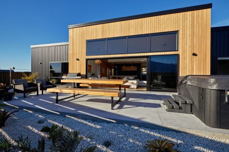 Photo of property in 30 Miromiro Drive, Kaikoura, 7300