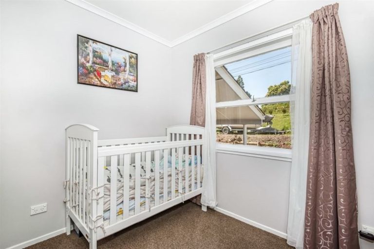 Photo of property in 365 Wairau Road, Totara Vale, Auckland, 0629