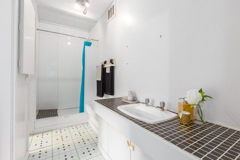 Photo of property in 12 Whiorau Grove, Lowry Bay, Lower Hutt, 5013