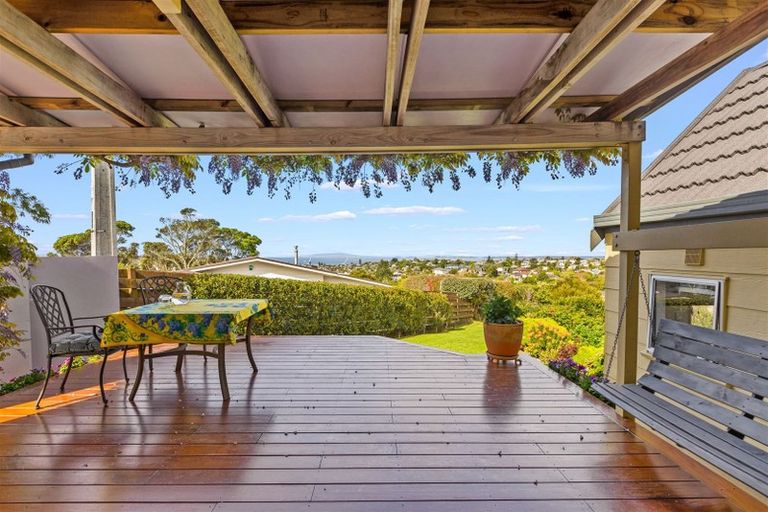 Photo of property in 673 East Coast Road, Browns Bay, Auckland, 0630