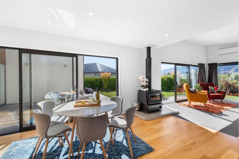 Photo of property in 18 Centre Crescent, Wanaka, 9305