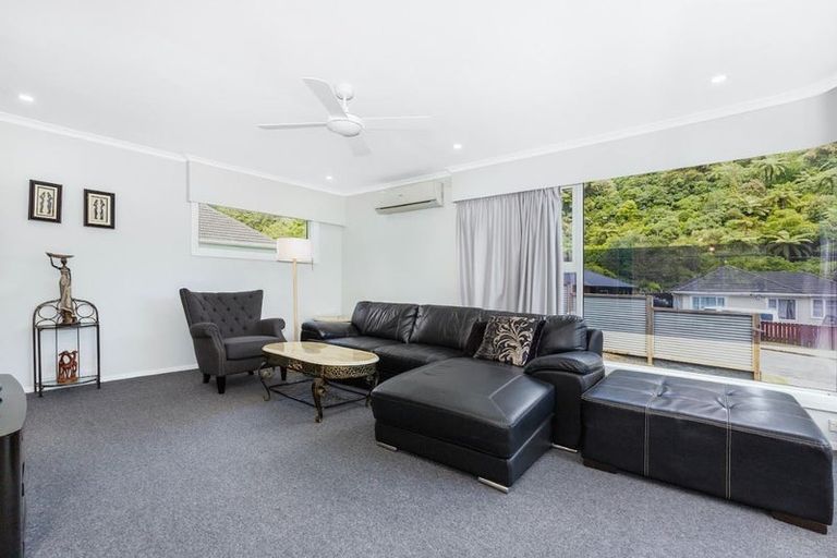 Photo of property in 33 Sunny Grove, Wainuiomata, Lower Hutt, 5014
