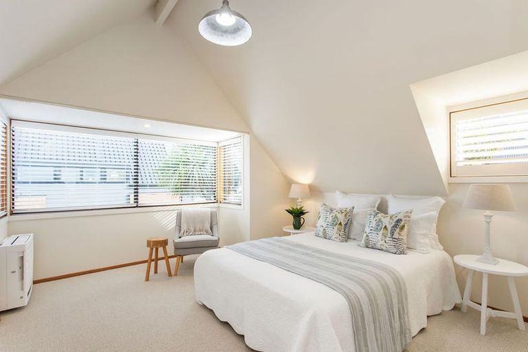 Photo of property in 114b Memorial Avenue, Burnside, Christchurch, 8053