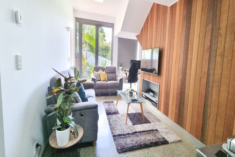 Photo of property in 2/83 Hinemoa Street, Birkenhead, Auckland, 0626