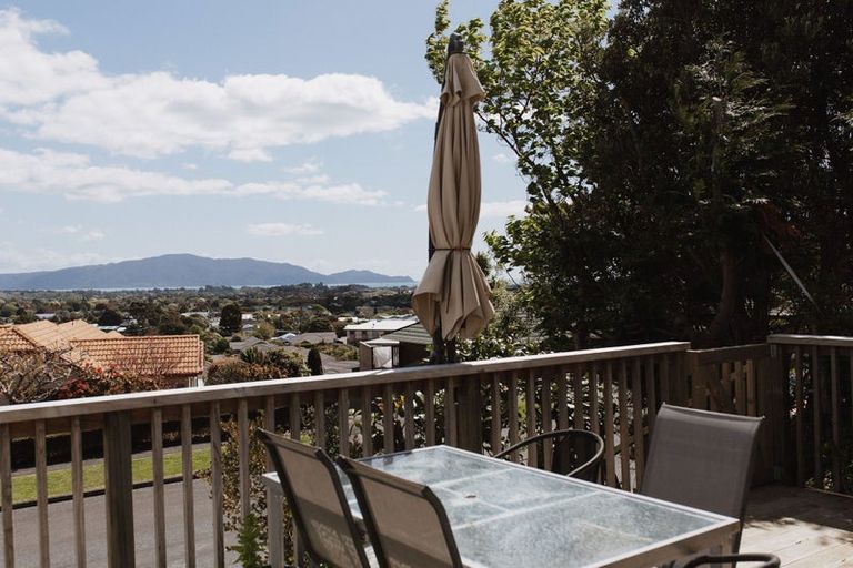 Photo of property in 89 Kakariki Grove, Waikanae, 5036
