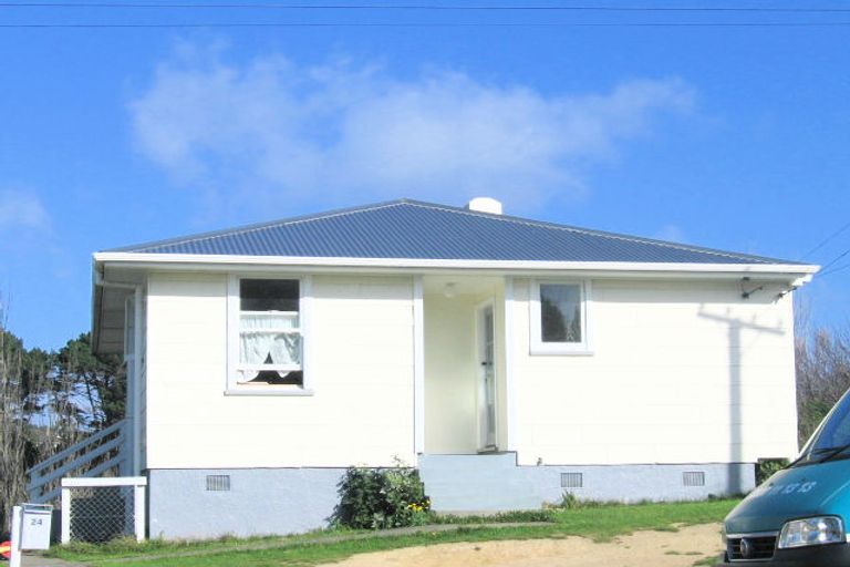 Photo of property in 24 Cornwall Crescent, Cannons Creek, Porirua, 5024