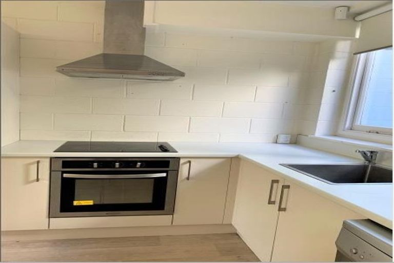 Photo of property in 2/99 Aikmans Road, Merivale, Christchurch, 8014