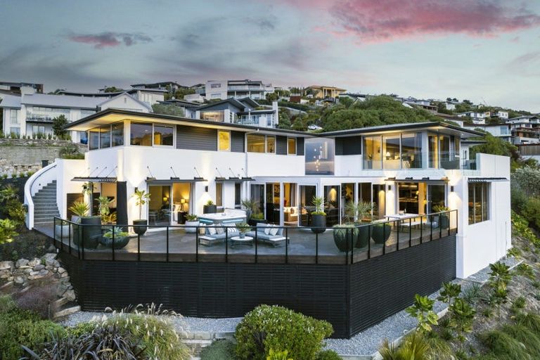 Photo of property in 15 Omeo Crescent, Redcliffs, Christchurch, 8081