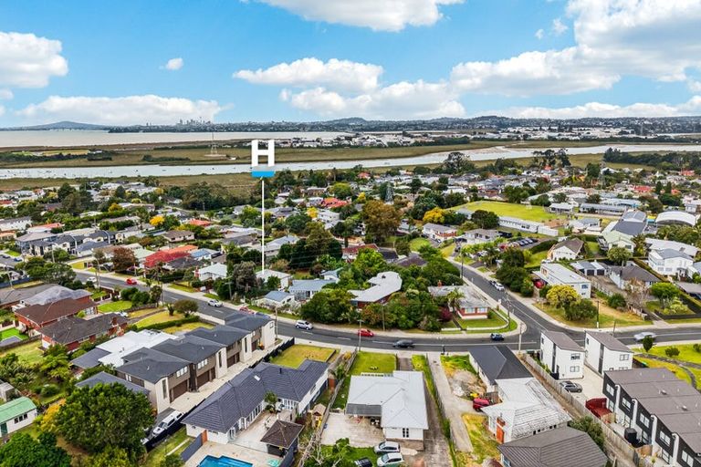 Photo of property in 49 Tiroroa Avenue, Te Atatu South, Auckland, 0610