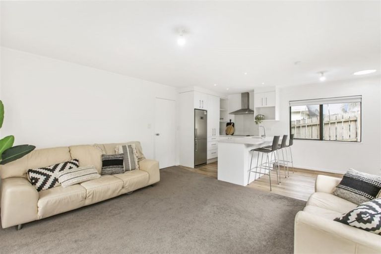 Photo of property in 1/95 Hobsonville Road, West Harbour, Auckland, 0618