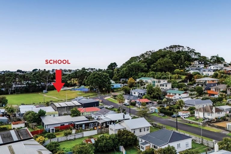 Photo of property in 10 Harbour Street, Moturoa, New Plymouth, 4310