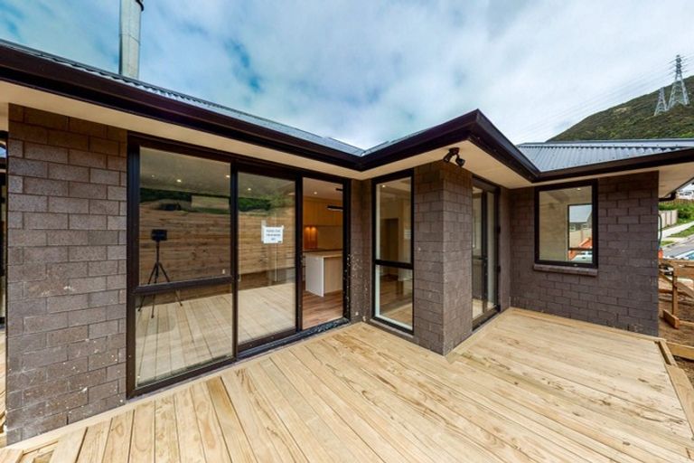 Photo of property in 122 Silverstream Road, Crofton Downs, Wellington, 6035