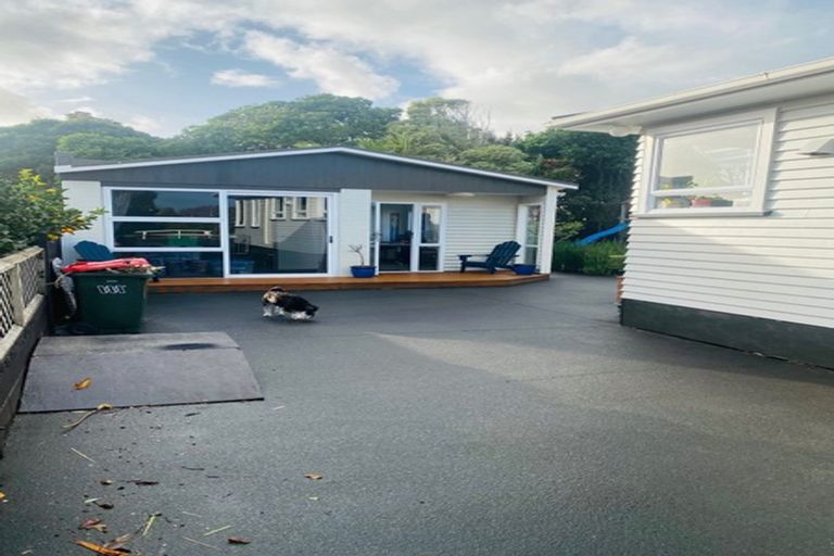 Photo of property in 243 Mangorei Road, Merrilands, New Plymouth, 4312