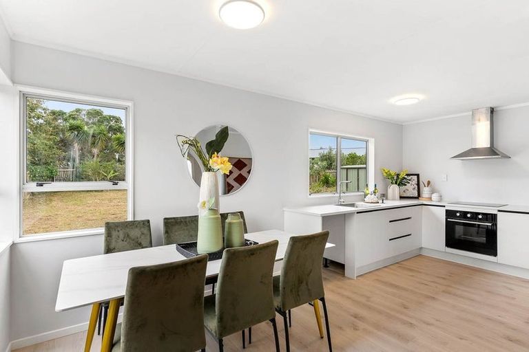 Photo of property in 3 Imperial Place, Henderson, Auckland, 0612