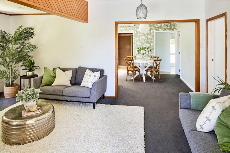 Photo of property in 12 Grays Road, Plimmerton, Porirua, 5026