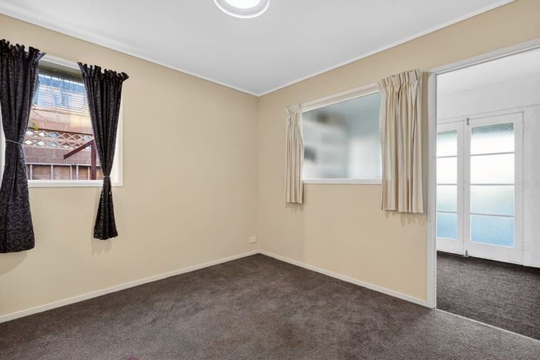 Photo of property in 1/2 Tye Road, Hillcrest, Auckland, 0627