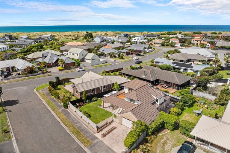 Photo of property in 2/46 Orlando Crescent, Waimairi Beach, Christchurch, 8083
