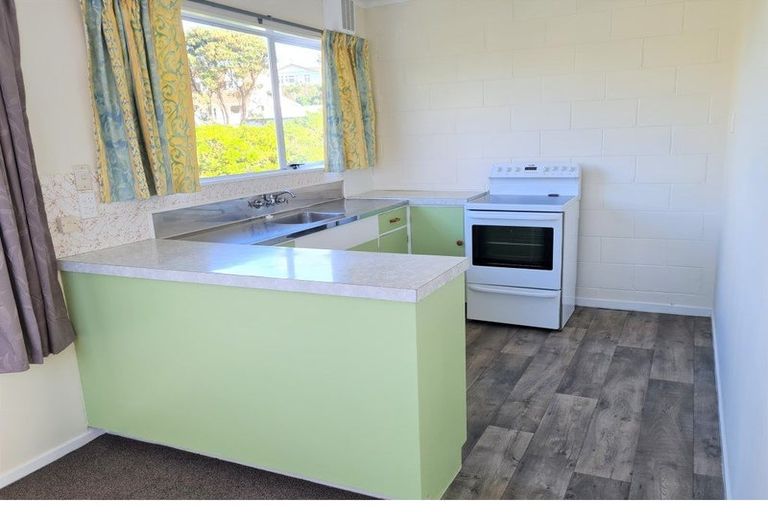 Photo of property in 7 Terrace Road, Titahi Bay, Porirua, 5022