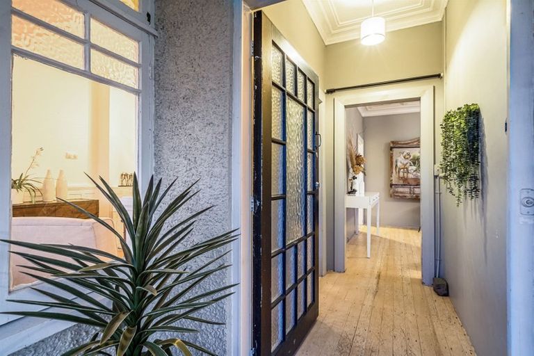 Photo of property in 16 Hinemoa Terrace, Birkenhead, Auckland, 0626