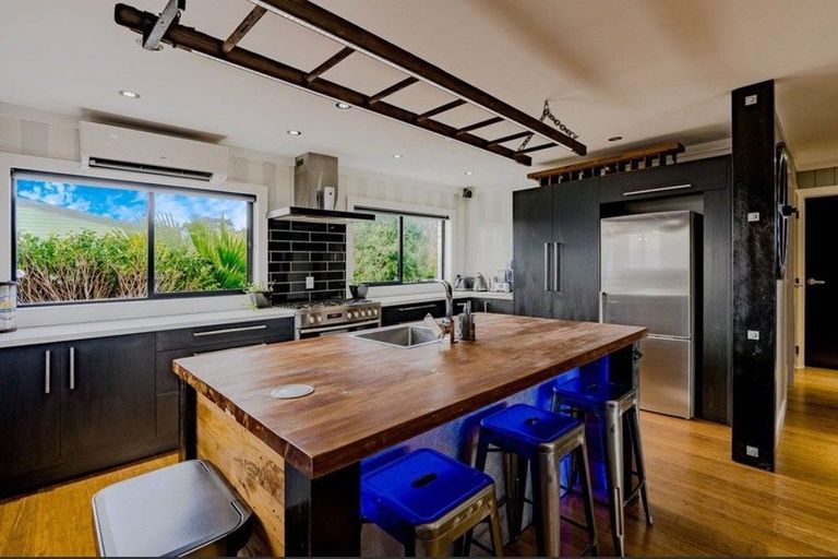 Photo of property in 2/46 James Evans Drive, Northcote, Auckland, 0627