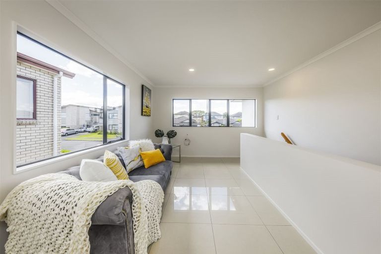 Photo of property in 15 Heidi Crescent, Flat Bush, Auckland, 2016