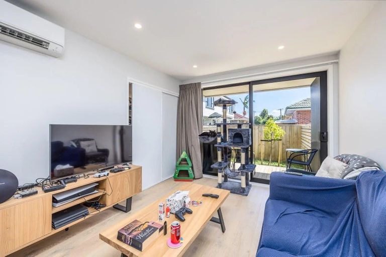 Photo of property in 2/19 Parson Lane, Papatoetoe, Auckland, 2025