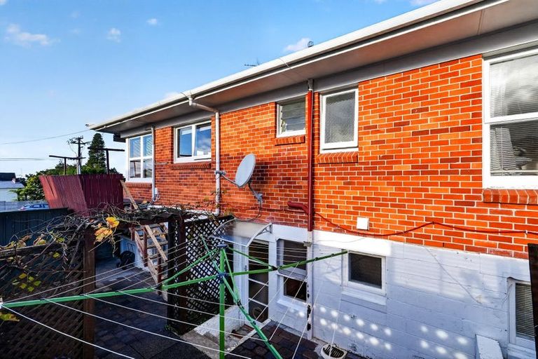 Photo of property in 1/2 Tye Road, Hillcrest, Auckland, 0627