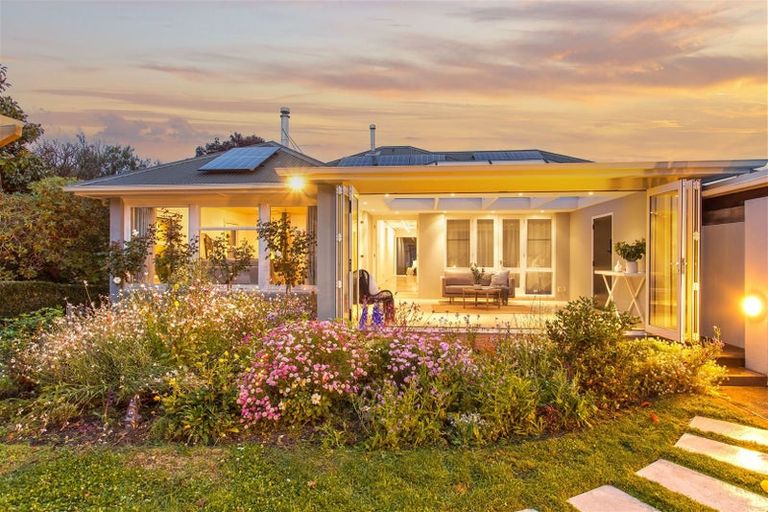 Photo of property in 17 Joyce Crescent, Ilam, Christchurch, 8041