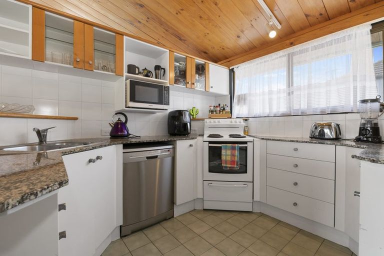 Photo of property in 2/442 Beach Road, Murrays Bay, Auckland, 0630