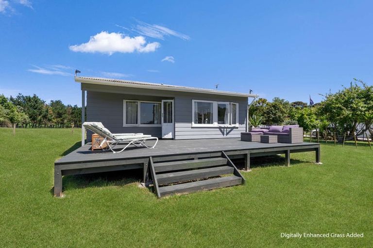 Photo of property in 3265 South Head Road, South Head, Helensville, 0874