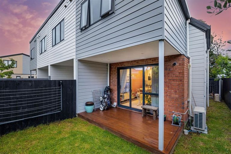 Photo of property in 4f Pinedale Place, Henderson, Auckland, 0610