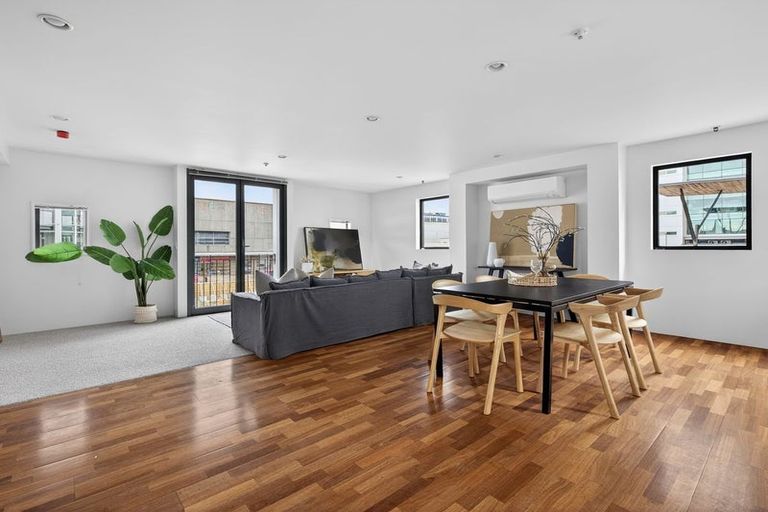 Photo of property in 294i Montreal Street, Christchurch Central, Christchurch, 8013