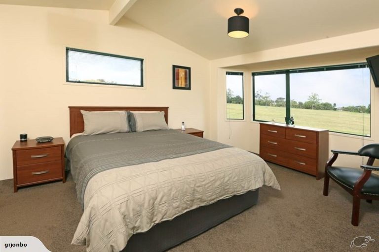 Photo of property in 80j Tirimoana Road, Te Atatu South, Auckland, 0602