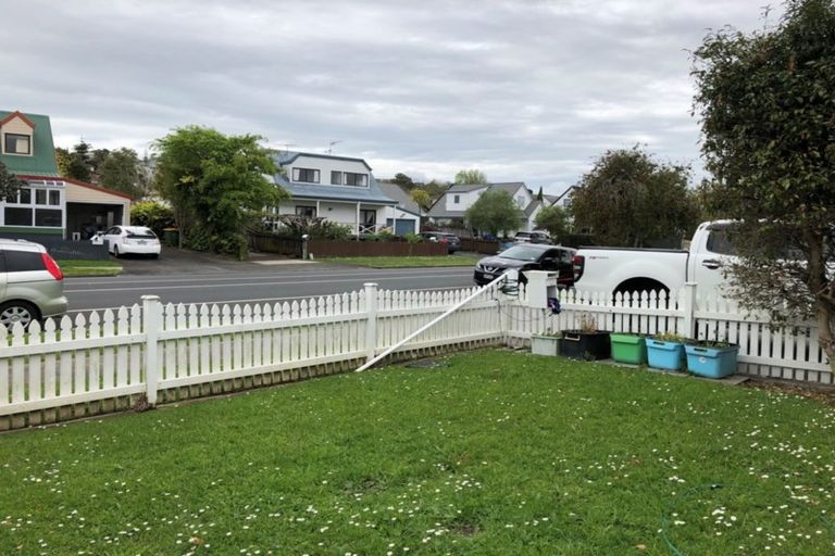 Photo of property in 1/81 Aviemore Drive, Highland Park, Auckland, 2010