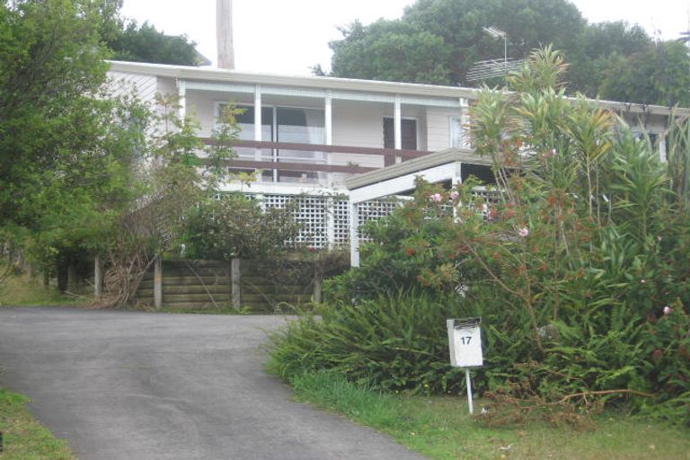 Photo of property in 17 Atlantis Place, Totara Vale, Auckland, 0629