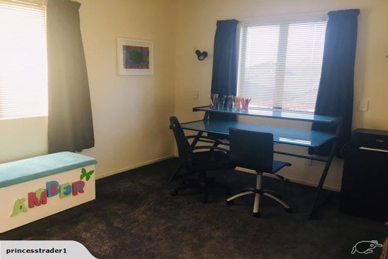 Photo of property in 9 Dallinger Street, St Andrews, Hamilton, 3200