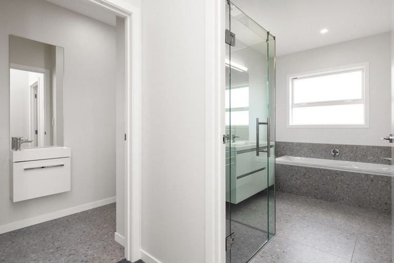 Photo of property in 102 Eriksen Road, Te Awa, Napier, 4110