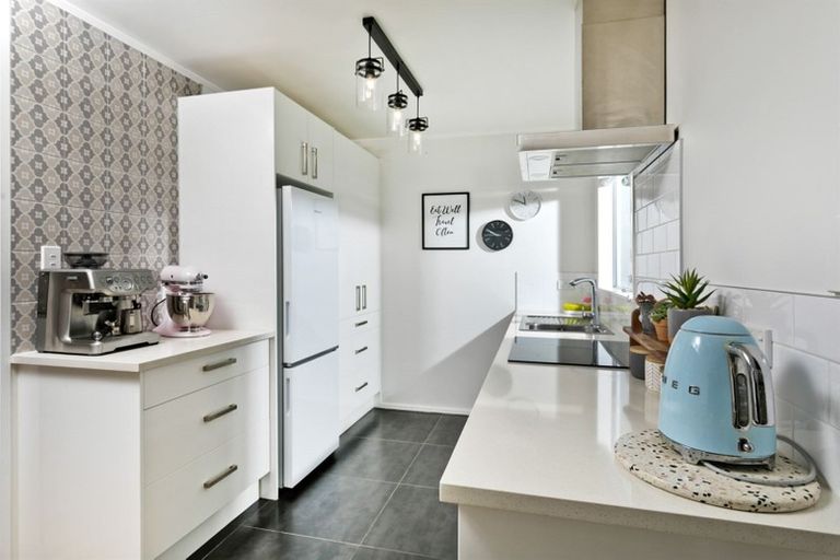 Photo of property in 14 Sarajevo Place, Massey, Auckland, 0614